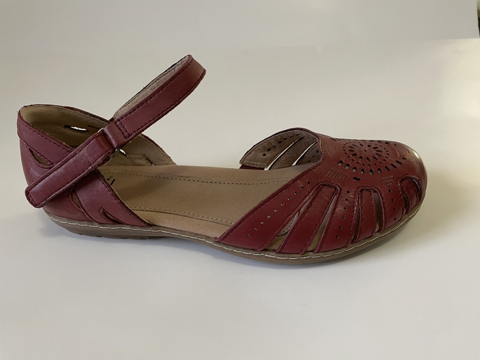 earth cahoon sandals