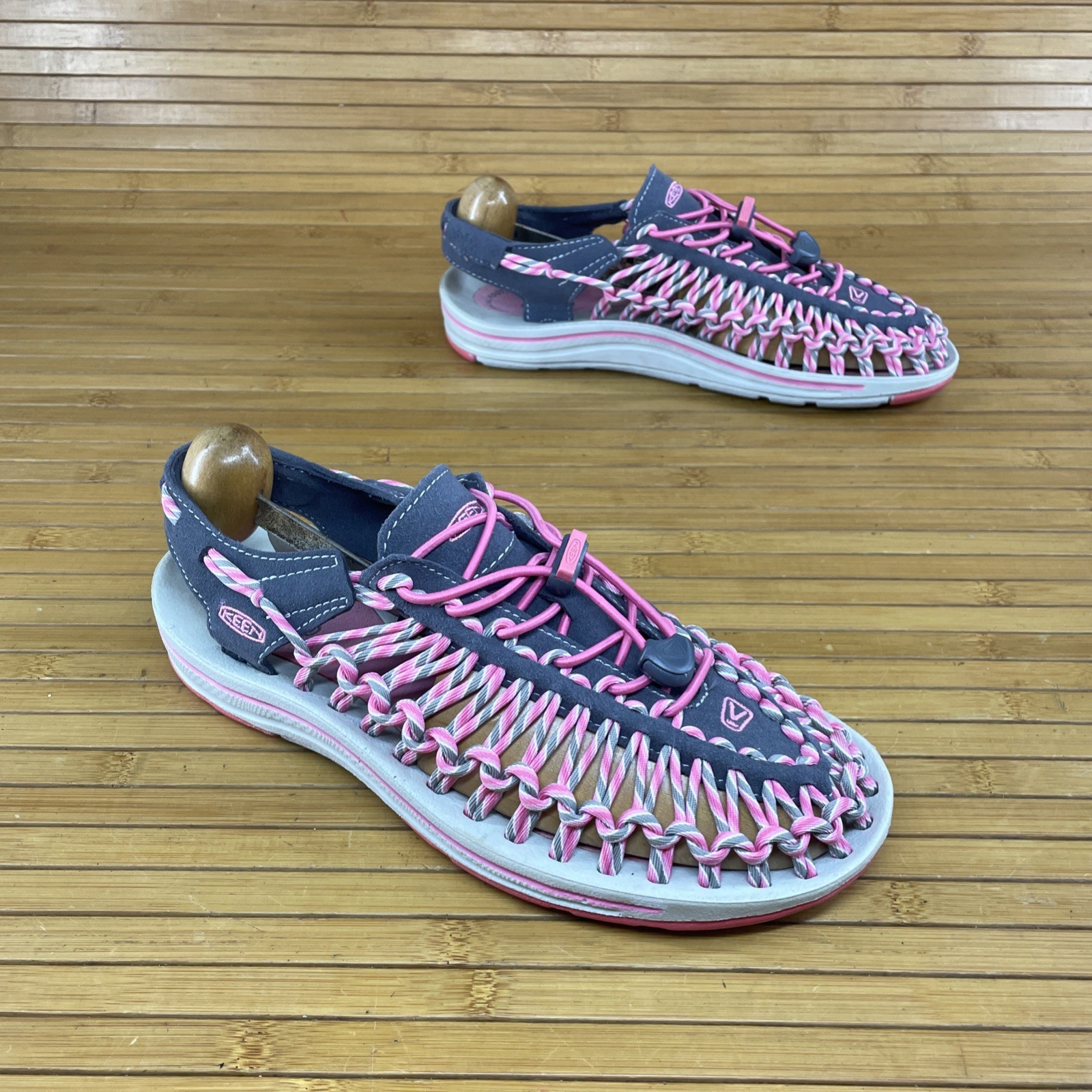 Sandali Keen Uneek donna taglia 7 5 corda rosa grigio comodi escursionismo usati in ottime condizioni