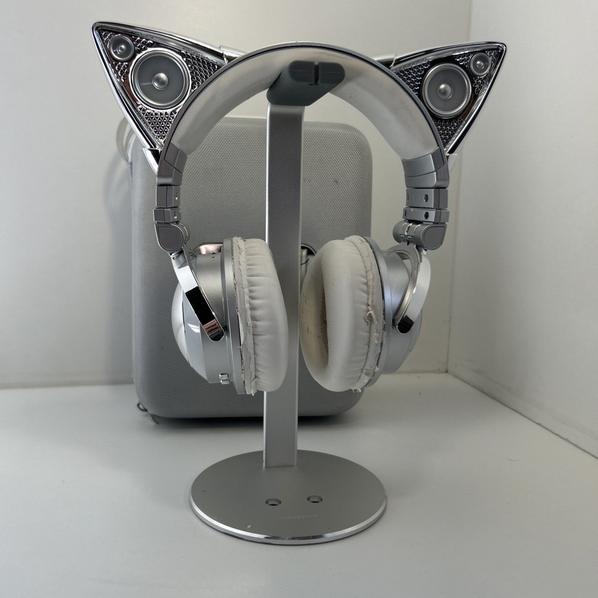 Brookstone 320538 Limited Edition Ariana Grande Wireless Bluetooth