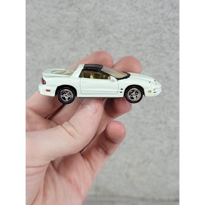 Johnny Lightning 2000 Pontiac Firebird White T-Top Diecast 1:64 Playing Mantis