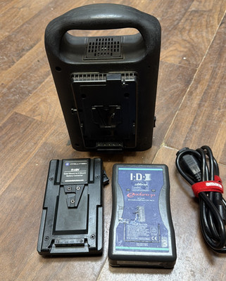 bebob VS2 RLM 2-Channel Portable Simultaneous Charger for V-Mount Li-Ion Battery