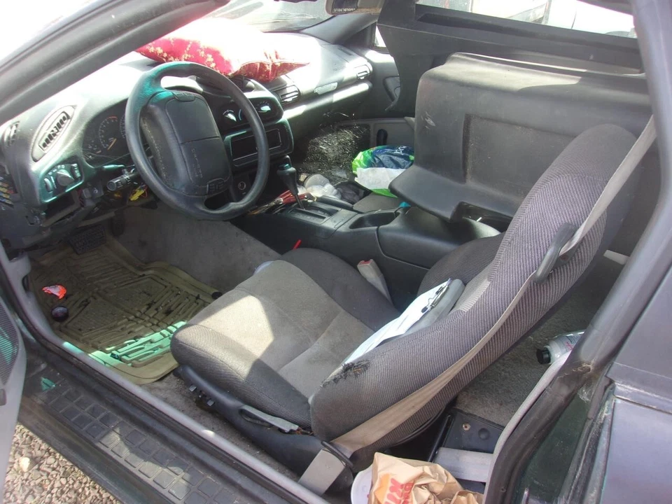 Manija de puerta interior usada se adapta a: Chevrolet Camaro 1995 grado A Foto 4 de 4