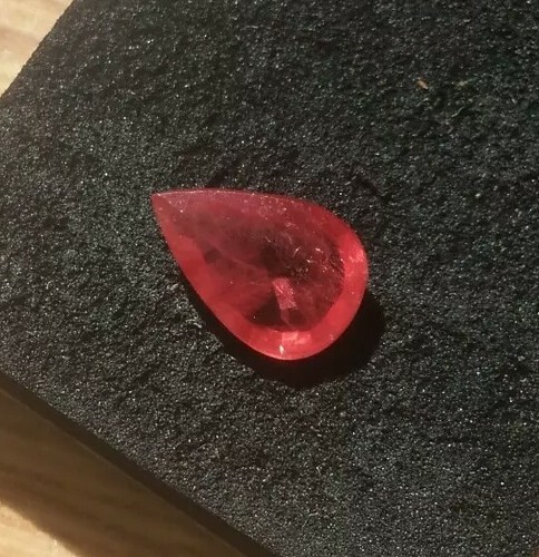 1.50 CT Zafiro Natural Rosa origen Songea Tanzania y forma Pera(ver vídeo) - Imagen 4 de 7