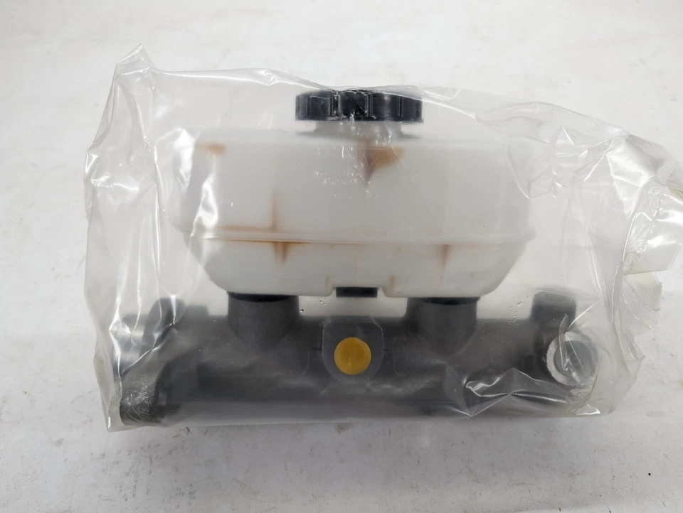 Brake Master Cylinder CARQUEST MCA630286, W/o Cruise Control - Image 2 of 3