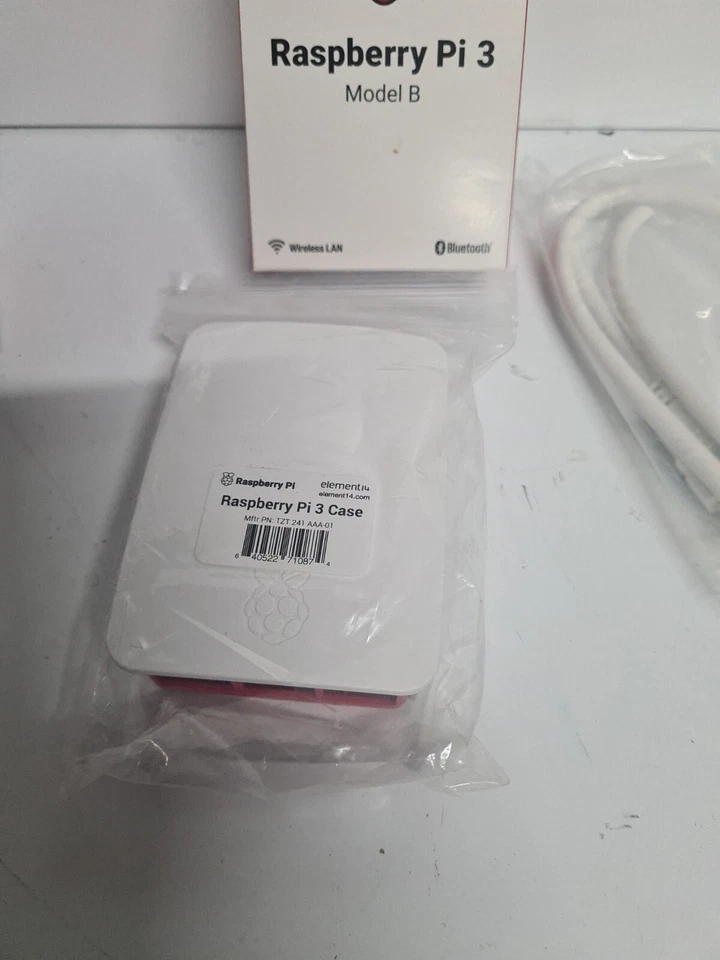 UCreate Raspberry Pi 3 Model B+ Desktop Starter Kit ( 16 GB MEMORY White)  - Image 4 of 4