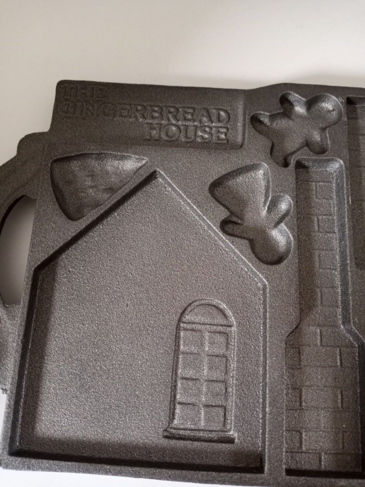 NOS Vintage 1985 John Wright Cast Iron Gingerbread Man House Mold Pan