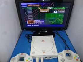 US Sega Dreamcast Console in Box 2 controllers VMU memory card games bundle
