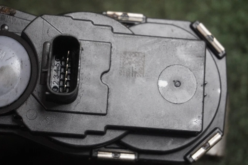 КОРПУС ДРОССЕЛЬНОЙ ЗАСЛОНКИ ДВИГАТЕЛЯ 2017 2018 CHEVROLET Camaro 3,6 л от оригинального производителя 81 000 миль 12671014 - Изображение 4 из 4