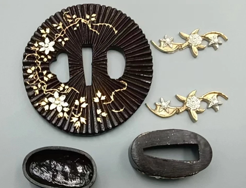 Protector de parte de espada latón dorado Tsuba accesorio para Katana japonesa hoja Wakizashi Foto 2 de 4