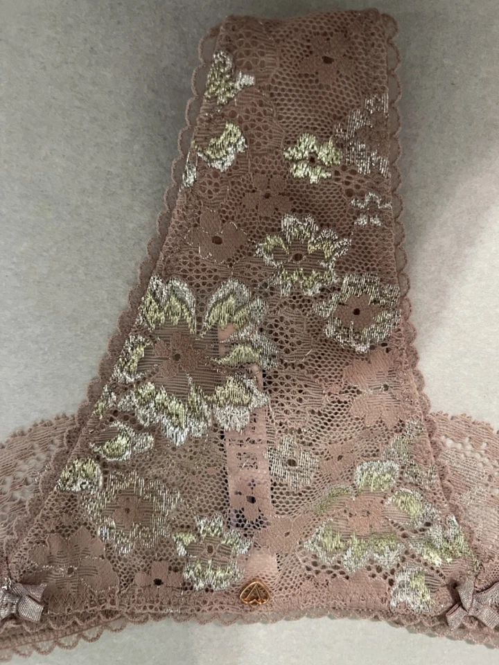 Tanga Victoria's Secret de encaje malva cuerpo pequeño de Victoria plata brillante/oro Foto 2 de 4