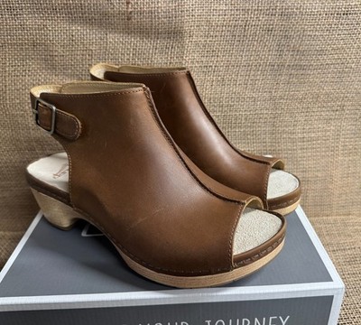 NIB Dansko 2220-641400 Women's Lizzy Oiled Pull Up Tan Heel