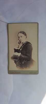 Antike CdV Karte Echtfoto eine nette Frau aus Sheffield 1880er J. J. & S. Johnson