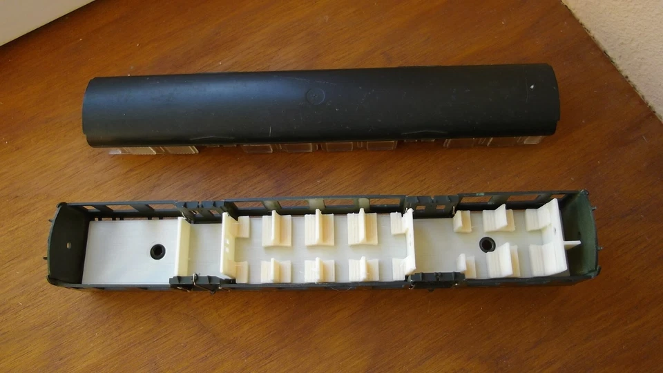 Aménagement intérieur voiture Modernisée ROMILLY SNCF 2ème fourgon JOUEF - Photo 3/4