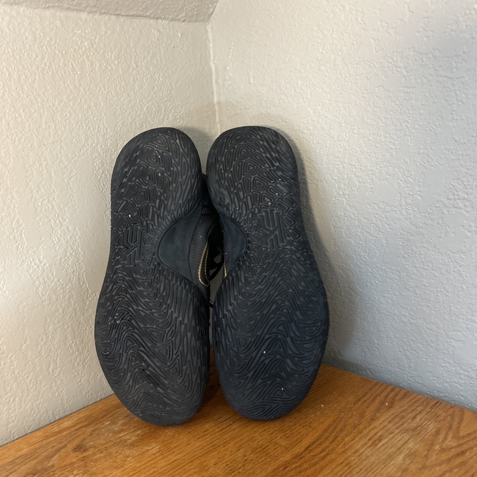 Size 6.5 - Nike Kyrie Flytrap 4 Black Metallic Go… - image 7