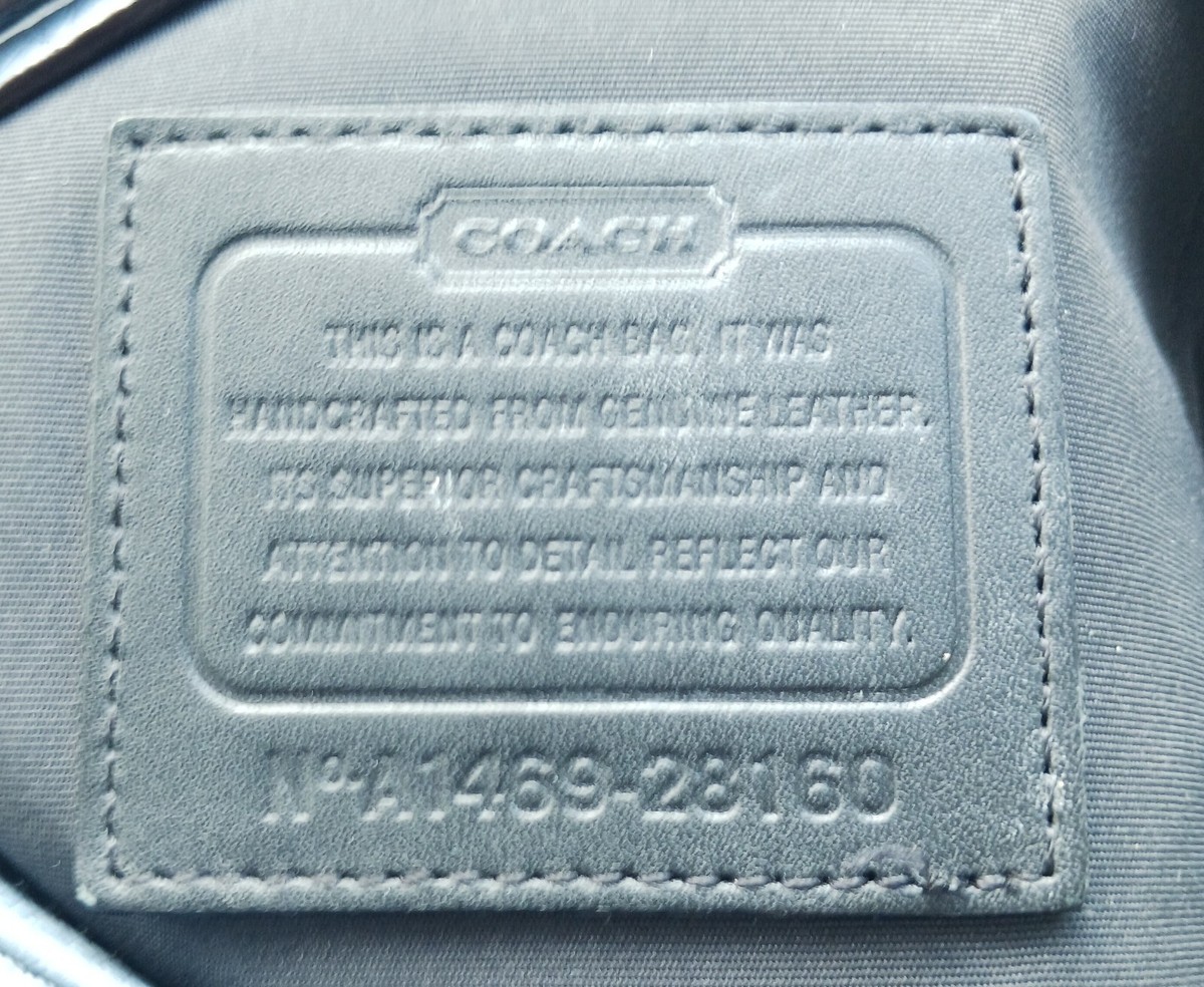 Coach 28160 Cornflower Blue Borough Triple Compartment Coach 28160 Cornflower Blue Borough Triple Compartment