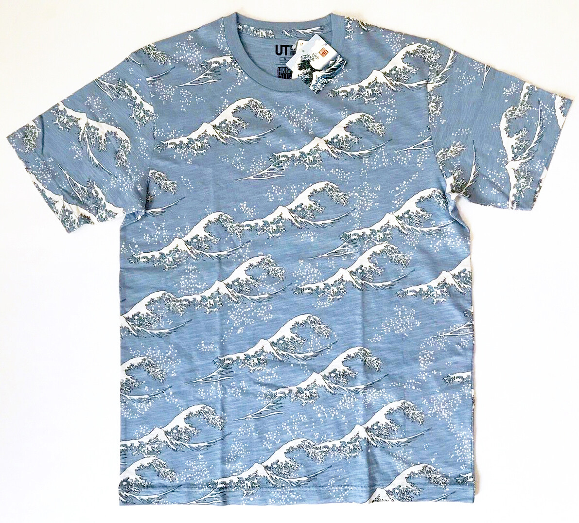 uniqlo t shirt hokusai