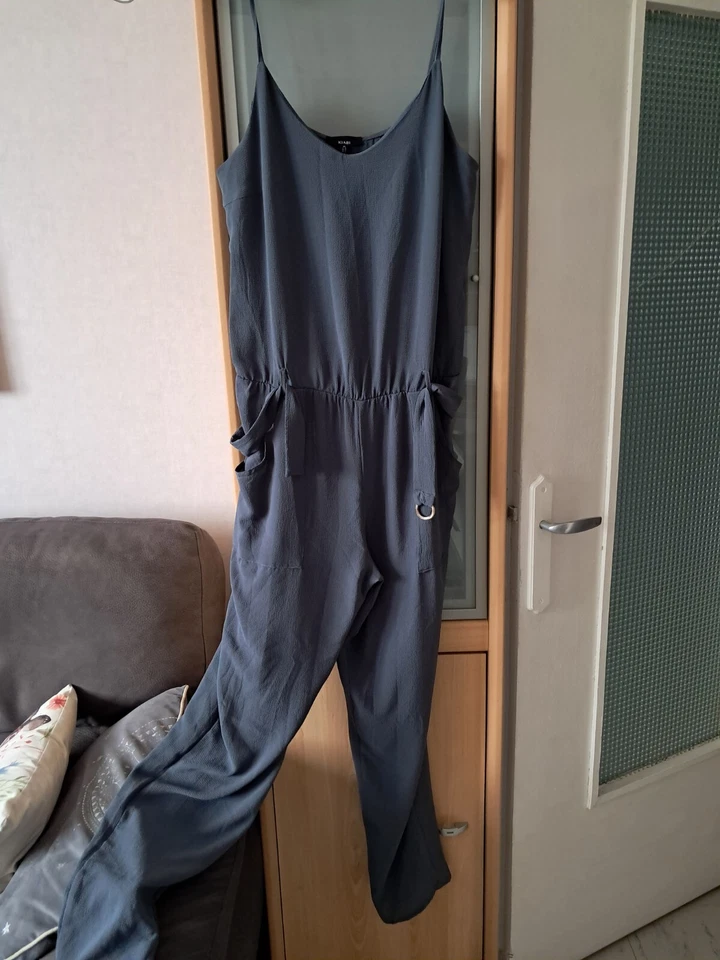 Combinaison neuve taille 44 - Photo 1/3
