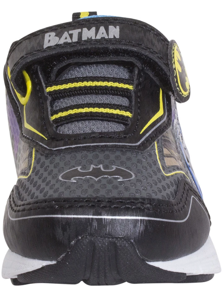 Zapatillas deportivas DC Comics Batman para niños pequeños negras/amarillas iluminadas talla: 7T Foto 2 de 4