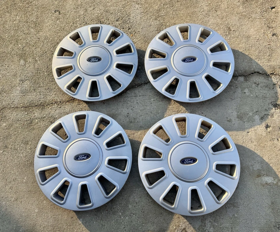 Ford Crown Victoria Police Interceptor | Cubierta de rueda OEM de 17” pulgadas 2006-2011 Foto 2 de 4