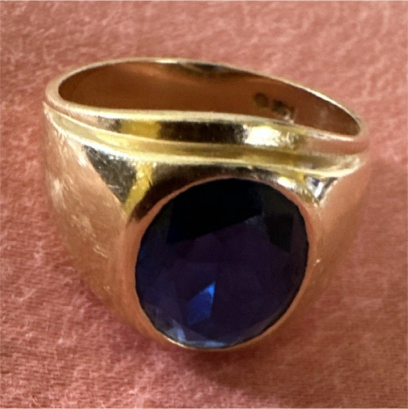 916/22k Gold  Sapphire Pinky ring size 10