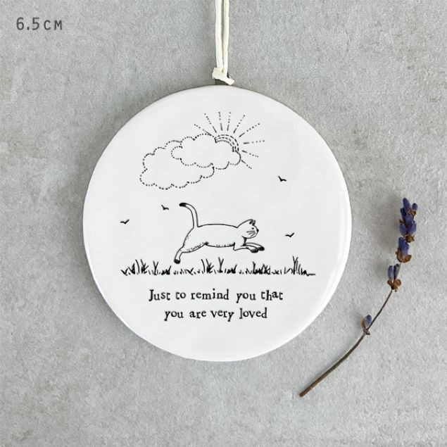 East of India White Ceramic Round ""Just to remind you"" Cat Hang Decor sign 6.5cm