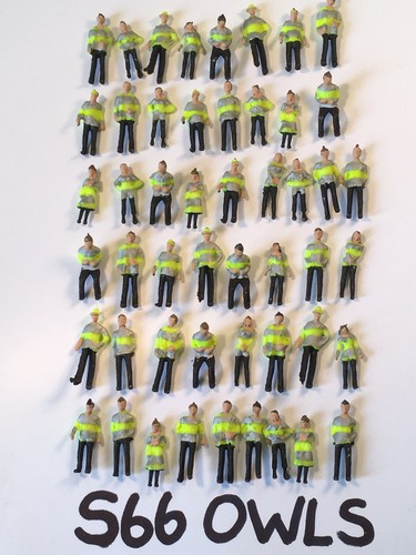 STEWARDS FOR SUBBUTEO/ZEUGO STANDS 50 NEW HIGH VIZ STEWARDS/WORKMEN.1:75 SCALE - Picture 7 of 12