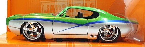 Jada Bigtime Muscle 1/24 Scale Diecast 35489 1969 Pontiac GTO Judge - Green - Picture 3 of 5