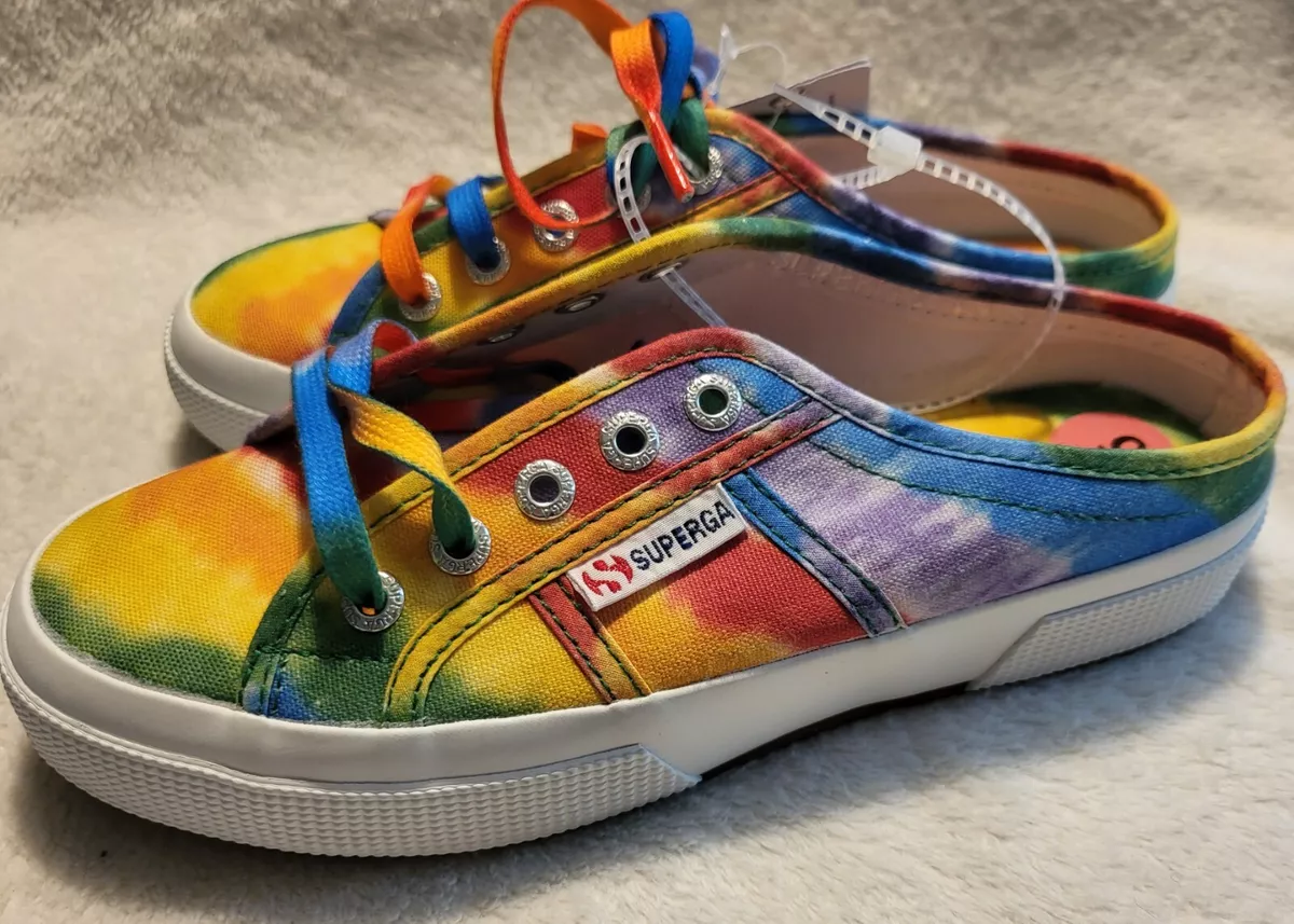 Tying top superga laces