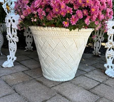 12" Flower Pot Indoor Outdoor Plant Pot Round Planter w/ Drainage Hole