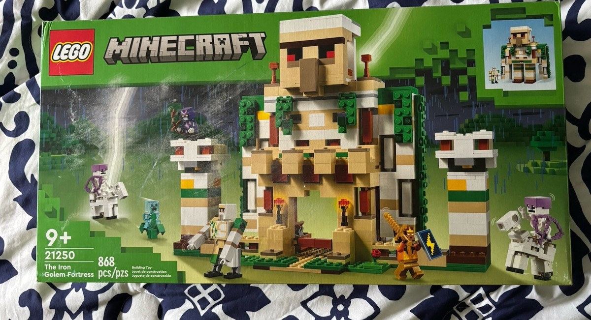 LEGO Minecraft The Iron Golem Fortress 21250 Building Toy Set