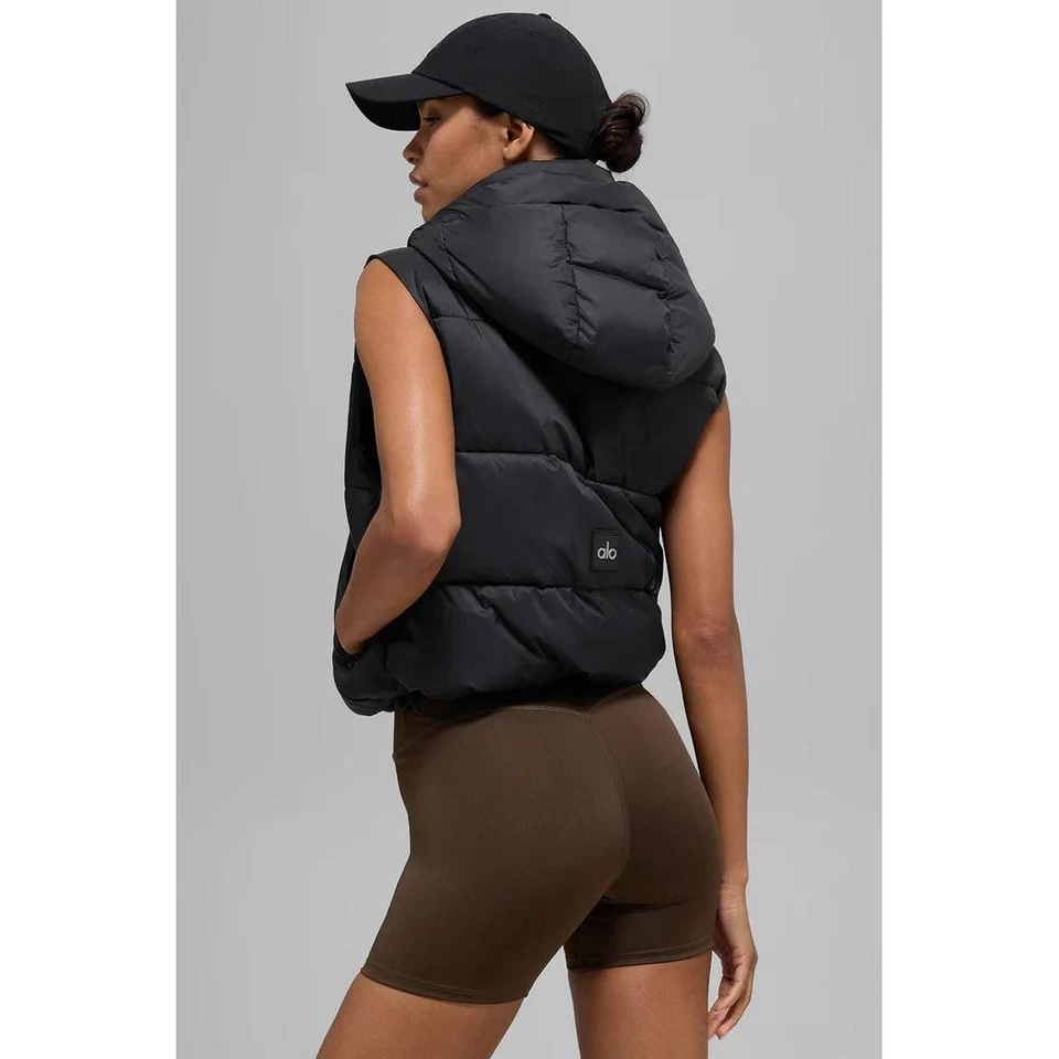 Chaleco acolchado Alo Yoga Gold Rush talla M negro con capucha sin mangas deportivo nuevo con etiquetas Foto 4 de 4