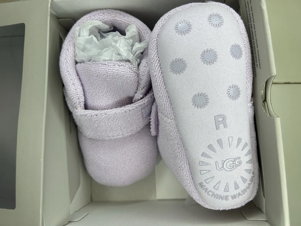 罕见 UGG 婴儿短靴 4/5 码。  I BIXBEE TERRY。 紫丁香 — 第 3/4 张图片
