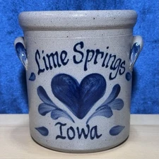 Rowe Pottery Lime Springs, Iowa Salt Glaze crock 2004 4.5 in. Blue Heart