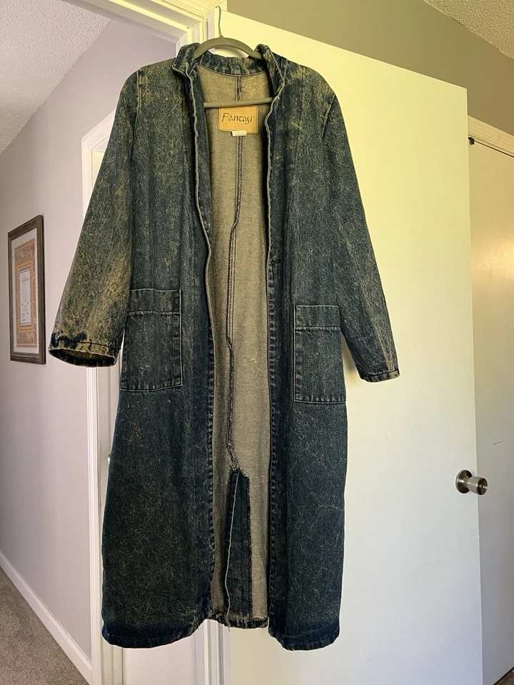 Trench coat jeans grunge vintage anos 80/90 com lavagem ácida marca Fantasi - Imagem 2 de 3