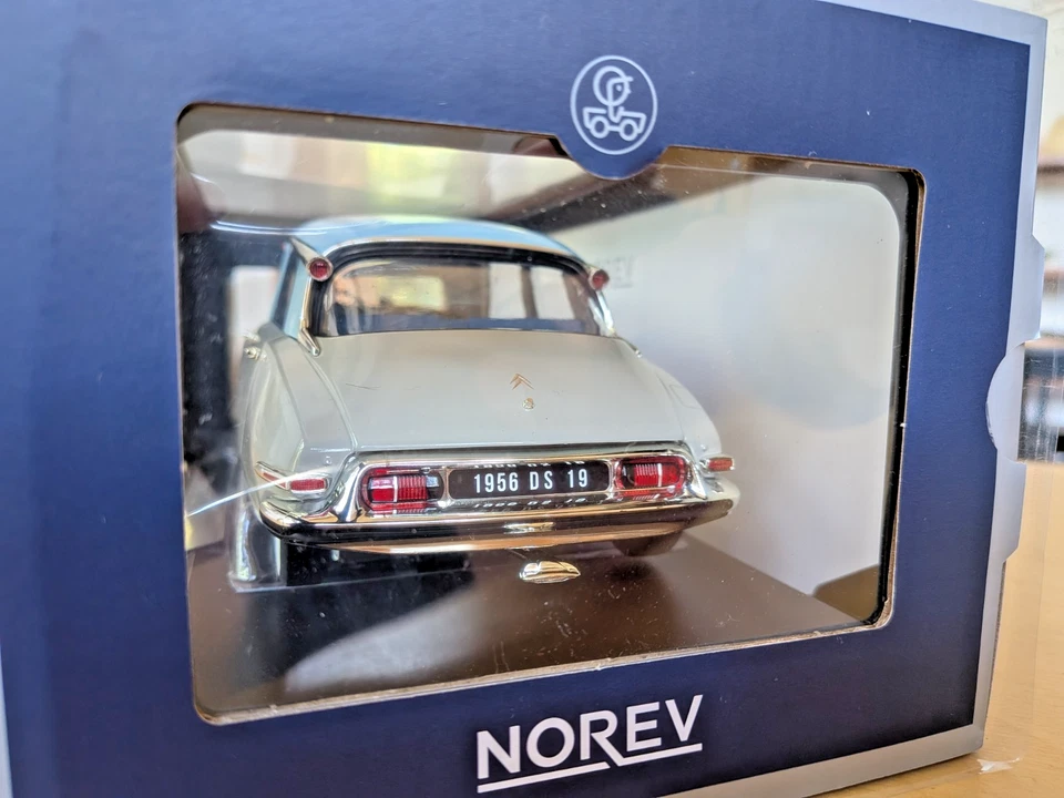 Norev CITROEN DS19 rosé grey & turquoise 1956 1/18 - Image 3 of 4