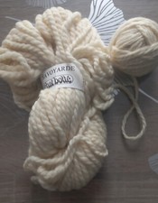 PELOTE DE LAINE CHAT BOTTE SAVOYARDE ECRU PURE LAINE AIGUILLE 7 - 8