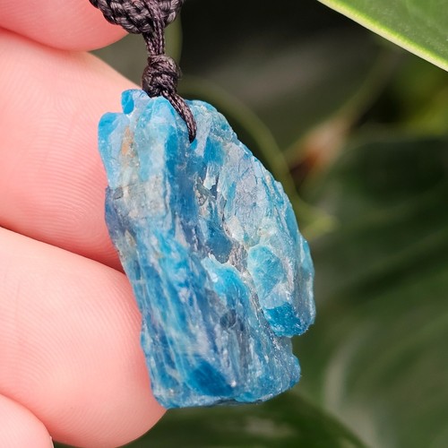 Apatite Crystal Blue Pendant Necklace Raw Stone Dream Gemstone Jewellery & Box - Picture 9 of 21