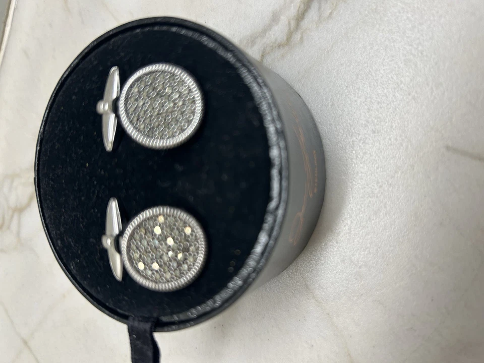 Nuevos gemelos Jan Leslie redondos de marcasita esterlina, gris nunca usados. Precio de venta sugerido por el fabricante $695! Foto 2 de 4