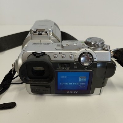 Sony Cyber-shot DSC-F717 Digital Camera Silver, 5MP 10x Zoom Bag