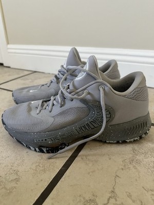 Nike Zoom Freak 4 Low Top Men's Basketball Size 10 Etched in Stone Wolf Gray
