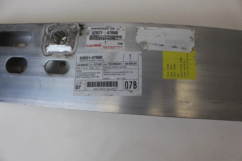 Barra de Impacto Delantera Prius V Original Toyota 52021-47060 ¡NUEVA! Foto 3 de 4