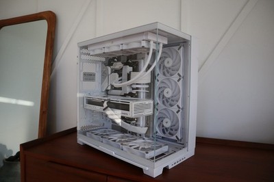 ASUS MSI White Gaming PC GEFORCE RTX 4080(Monitor 2nd photo for sale +600$)