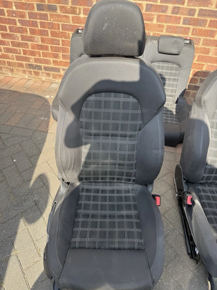 2010 Audi A4 B8 Estate Cloth Seats - Image 3 of 4