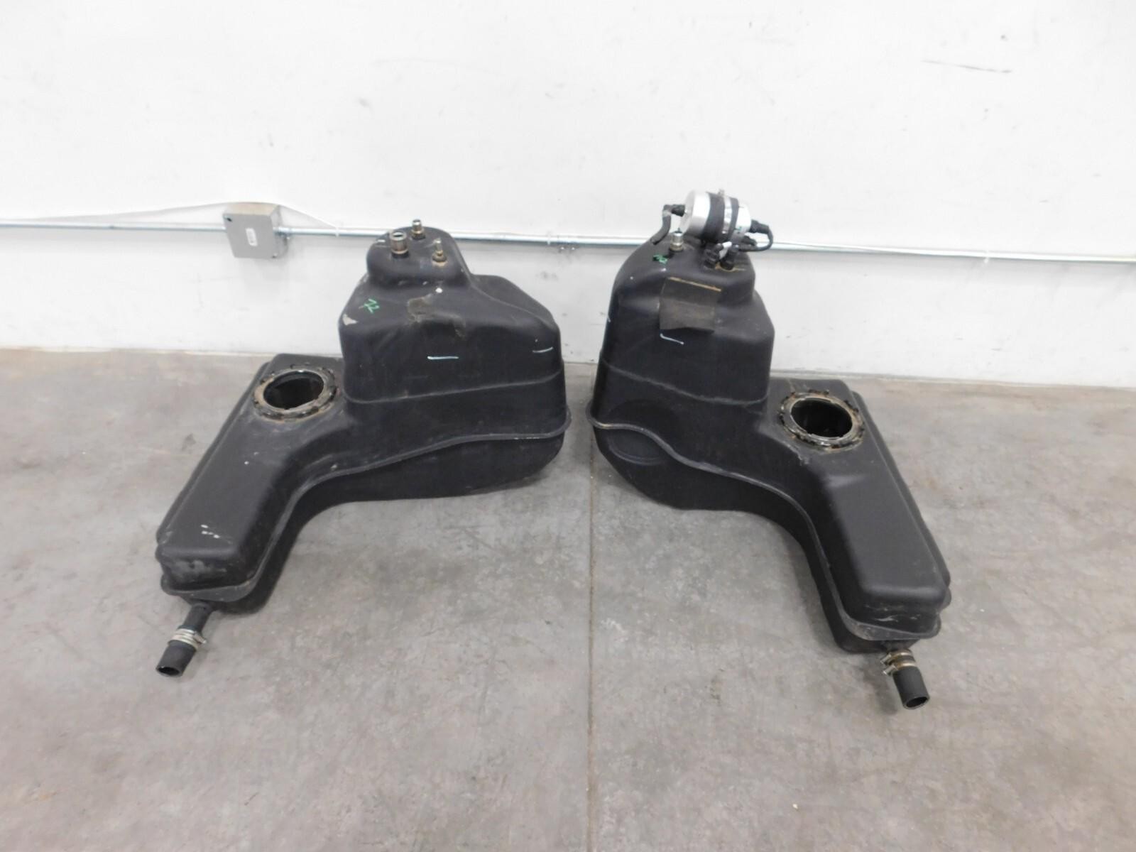 2014 11 12 15 Audi R8 V10 Fuel / Gas Tanks #0146 I7