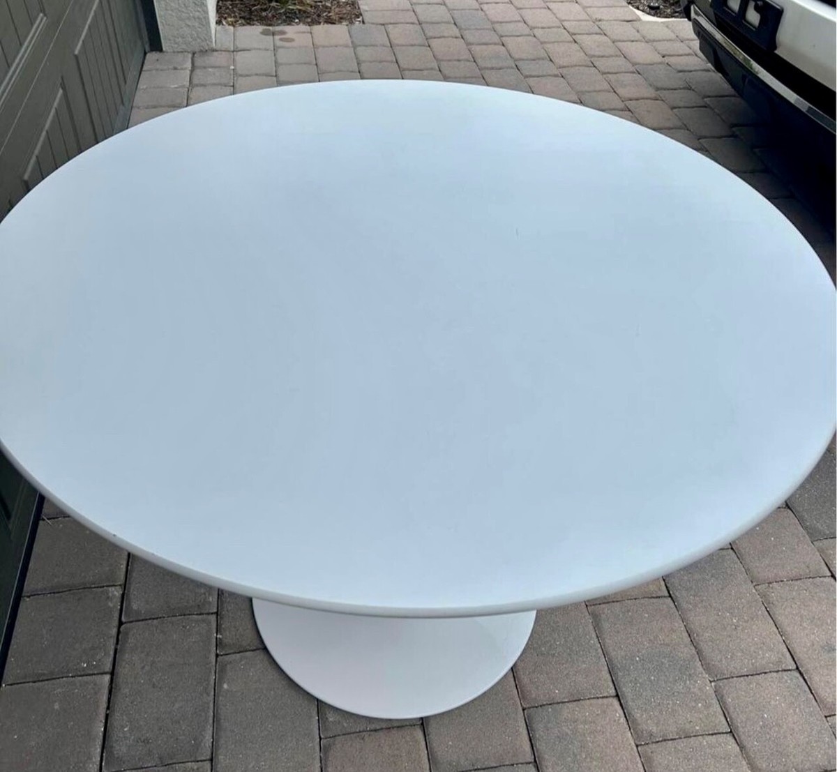 42” Eero Saarinen & Knoll Studio original Round Tulip Table 42” Eero Saarinen & Knoll Studio original Round Tulip Table