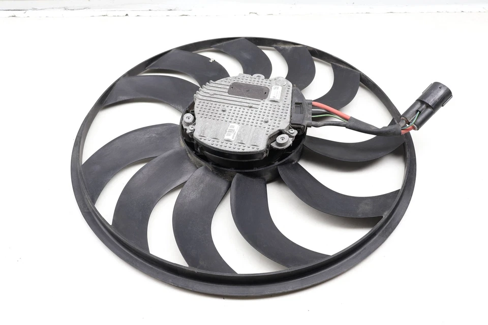 Land Rover Range Rover Evoque 2018-2019 2,0 L - Ventilador de refrigeración eléctrico LR099669 Foto 2 de 4