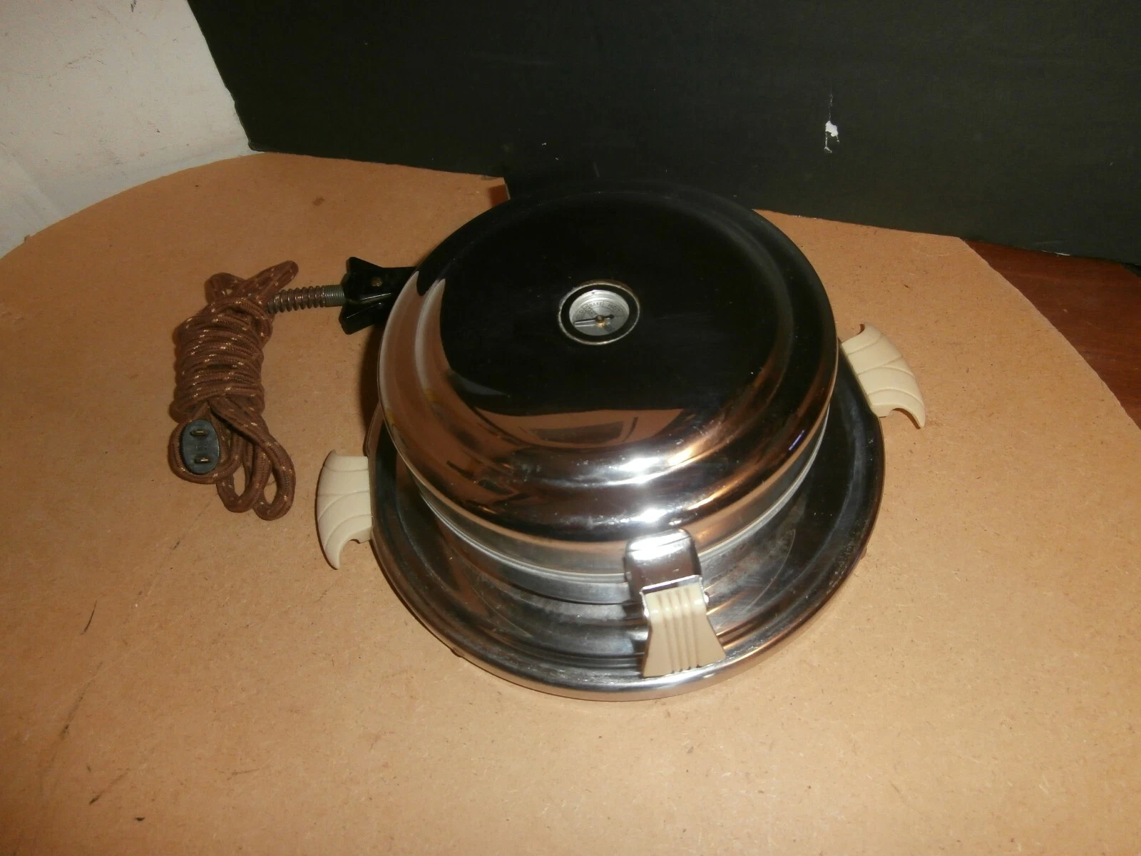 Vintage Electric Chrome Waffle Iron Maker w/ Bakelite Handles - Unused