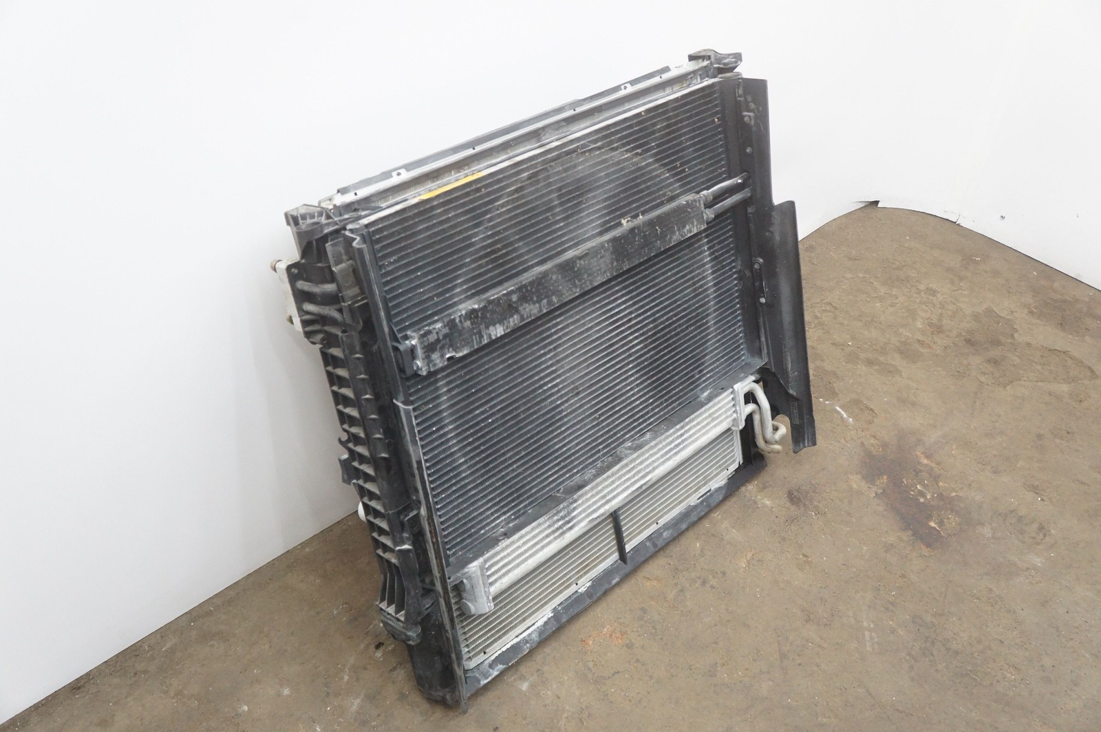 Front Radiator Condenser Cooling Fan Pack 17117592854 Rolls Royce Phantom Vii 06