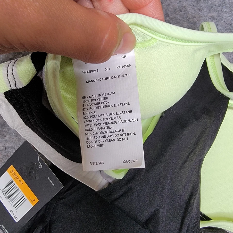 Camiseta Tankini de Natación Nike Negra y Caliente Estampado Amarillo/Verde Acolchada Talla Pequeña Foto 4 de 4