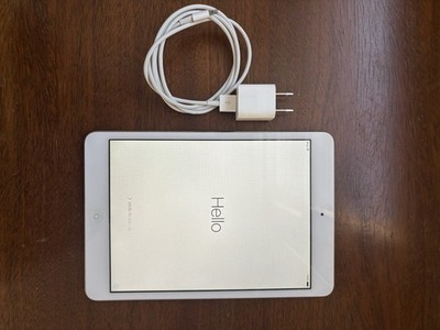 Apple iPad Mini A1432 16GB, Wi-Fi, 7.9'' Display, White/Silver